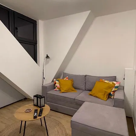 Yellow Moon Apartment