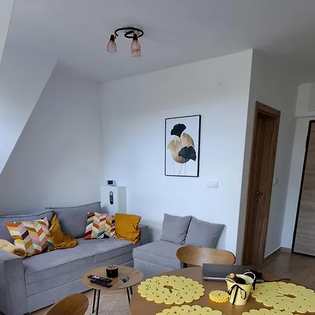 Apartment Yellow Moon *