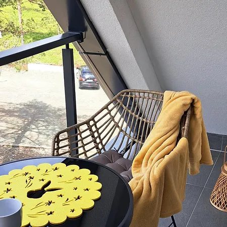 Yellow Moon Hills * Divcibare