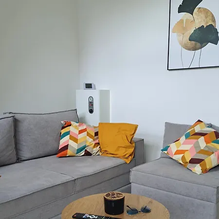 Yellow Moon Hills Apartment Divcibare