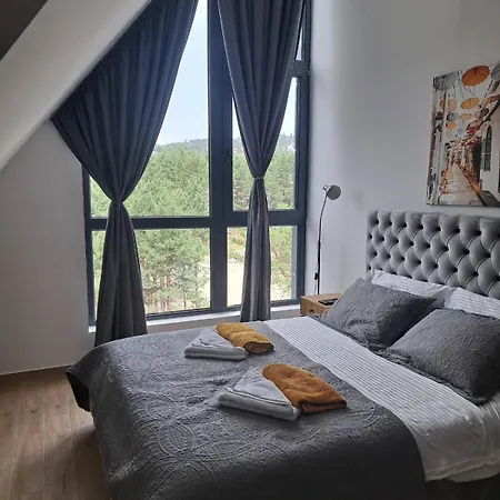 Yellow Moon Hills Apartment