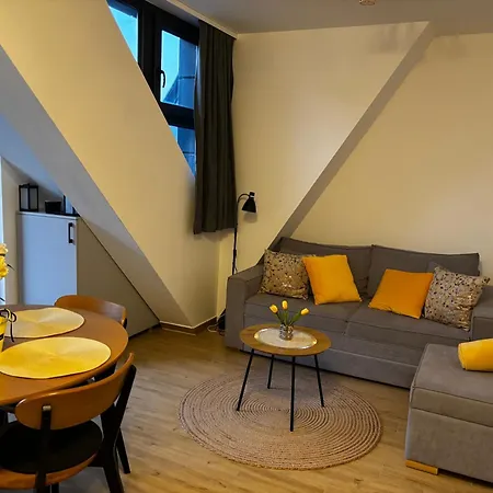 Yellow Moon Apartment