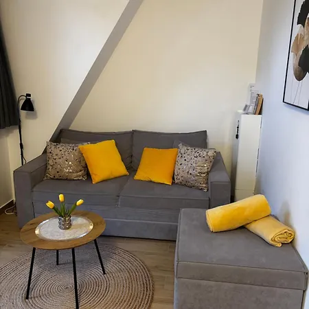 Yellow Moon Hills Apartment Divcibare