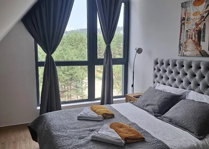 Yellow Moon Hills Apartament