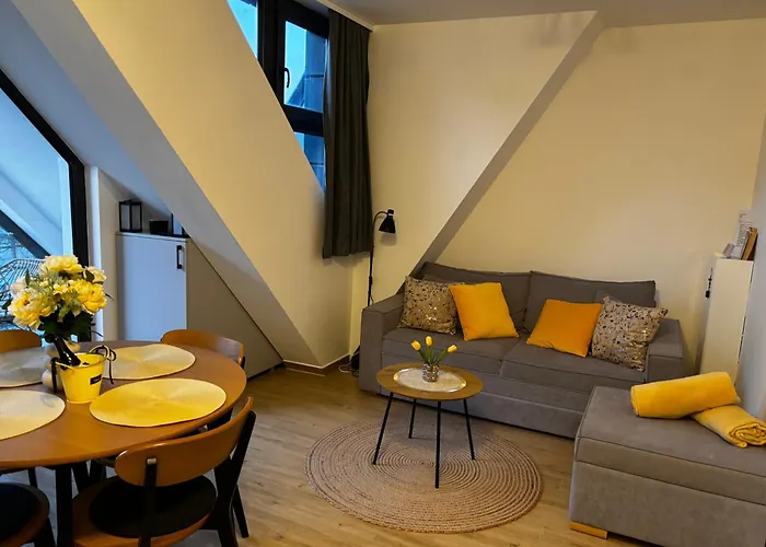 Yellow Moon Hills Apartament