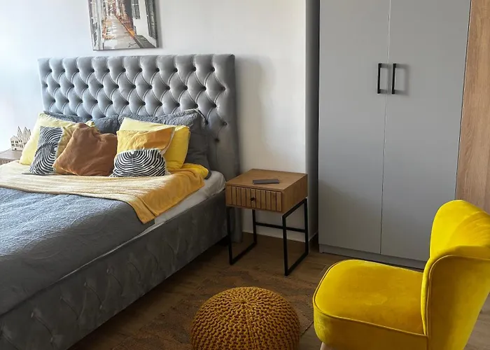 Yellow Moon Hills Apartament