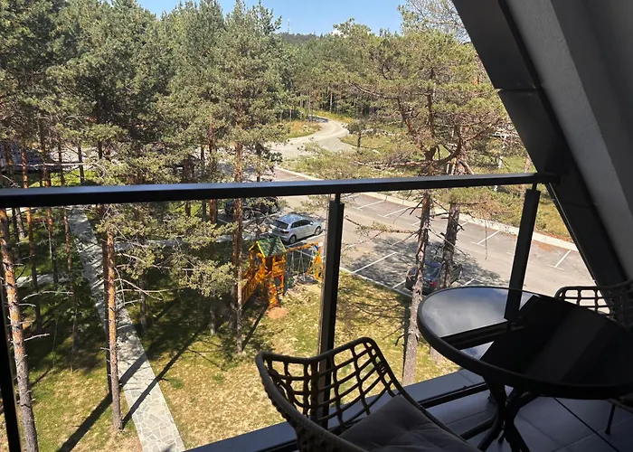 Yellow Moon Hills Apartament