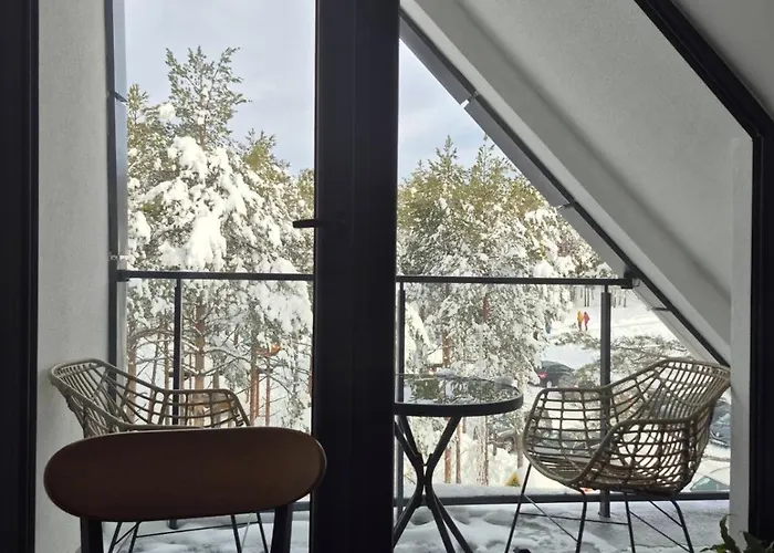 Yellow Moon Hills Apartament