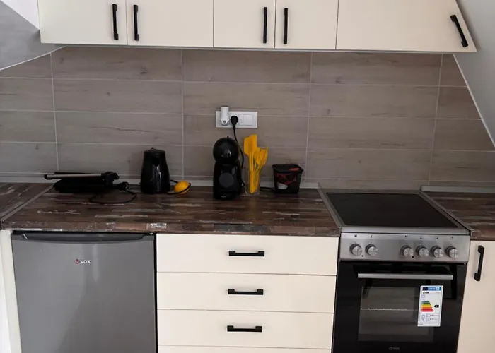 Yellow Moon Hills Apartament